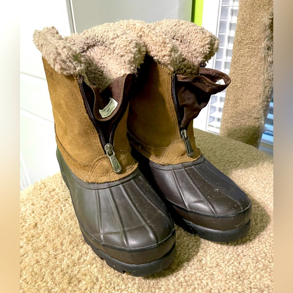 Vintage Pacific Trail boots. Ladies size 10. Very warm boots.
